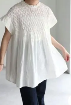 Riberry インド綿スモッキング刺繍フレアブラウス 白のサムネイル