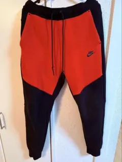 Nike テックフリース　ジョガーパンツ レッド/ブラック