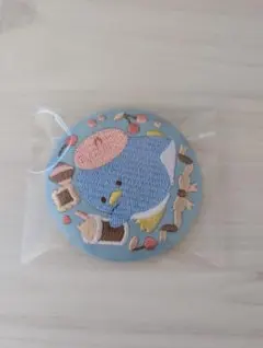 サンリオキャラクターズ　刺繍缶バッジ　タキシードサム　新品未使用