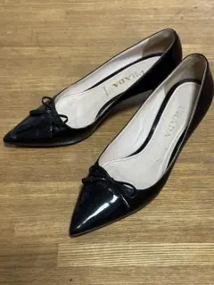 美品✨PRADA エナメルパンプス 黒 35 1/2 イタリア製 冠婚葬祭OK