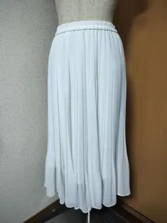 人気　ユニクロ　ホワイト プリーツ ロングスカート