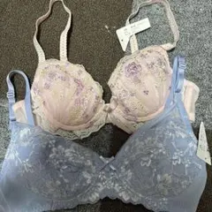 セシール　ピンクとブルーのブラジャーセット　B70