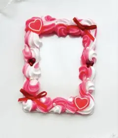 ホイップデコ　B8硬質トレカケース　赤　白　いちごミルク色