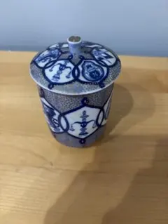 蓋付き湯飲み 青と白の和風模様