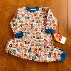 新品80 アンパンマン　総柄　パジャマ　長袖