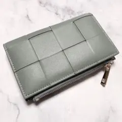 【新品未使用】高級羊革　ニつ折り財布　イントレチャート　高見え　ブルーグレー