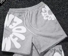 ✨新品✨メンズ ショートパンツ グレー ロゴ入りのサムネイル