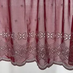 カフェカーテン　赤　刺繍生地