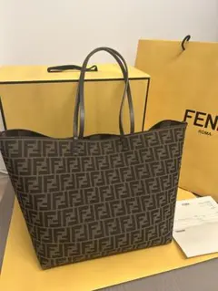 FENDI ロール ミディアム トートバッグのサムネイル
