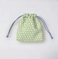 緑色のちりめん風巾着袋