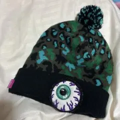 今週限定値下げ！ミシカ　目の刺繍付きニット帽