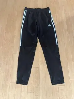 adidas 黒ジャージパンツ