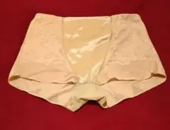 補正下着　Wacoalのベージュ 花柄 骨盤ガードル