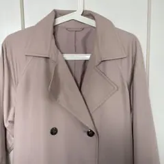 薄いピンク ダブルブレスト トレンチコート