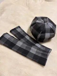 グレー系チェック柄帽子とアームウォーマー