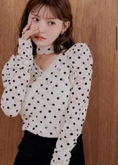 SALON by Chico チョーカー付きフロッキードットレーストップス