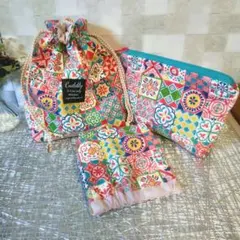 パッチワーク柄 3点セット巾着袋　コスメポーチ　バネ口ポーチ　小物　パネル　南仏