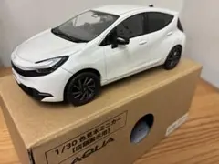 トヨタ AQUA 1/30 色見本ミニカー 非売品 プラチナホワイトパール