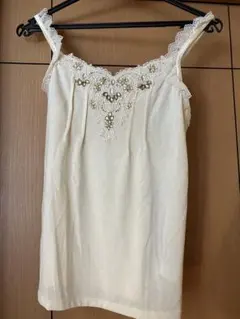 axes femme ビジュー付きキャミ