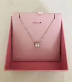 ほぼ新品スワロフスキーSwarovski Stilla Attractペンダント