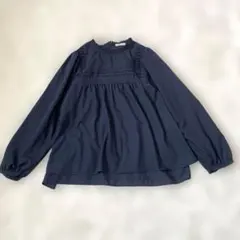 アースミュージック&エコロジー ピンタックレースブラウス フリル 紺 F 美品