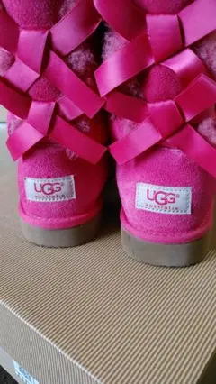 未使用に近い‼️極美品❗UGG リボン付き☆ムートンボア ピンク ブーツ