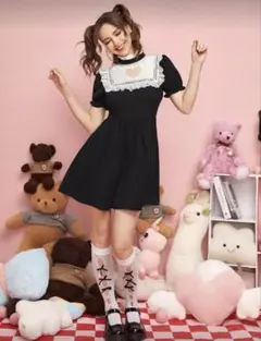 黒いハート型切り抜きレースワンピース