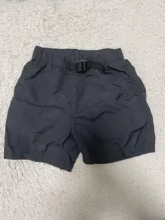 黒いハーフパンツ