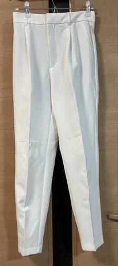 GU テーパードパンツ　ホワイト　Sサイズ