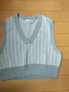 GU リブ編み Vネックベスト