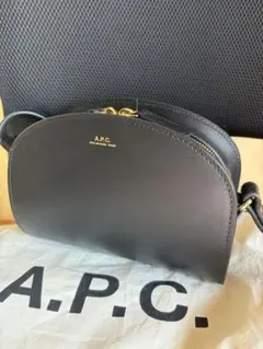 フラワー様A.P.C. スモールドローストリングバッグ 黒　ミニショルダーバック フラワー様A.P.C. スモールドローストリングバッグ 黒 ミニショルダー