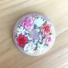 ハンドメイド刺繍ブローチ 8178