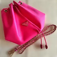 プラダ　PRADA　巾着ポーチ　ナイロンポーチ　ピンク