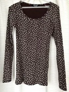 ナイスクラップの長袖カットソー　ブラウン　小花　NICE CLAUP