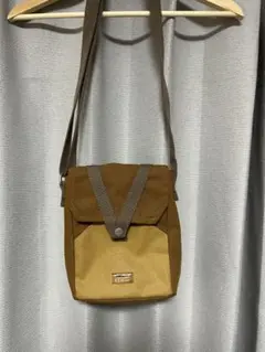 ブラウン・ベージュのショルダーバッグ