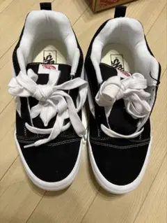 Vans Knu Skool Suede "Black/White"のサムネイル