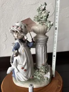 LLADRO リヤドロ　2人の少女　木の幹に花網を飾る二人の女の子　ランプ LLADRO リヤドロ 2人の少女 木の幹に花網を飾る二人の女の子 ランプ