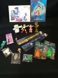 『手塚治虫ファンクラブバッジ & 手塚キャラクグッズおまとめセット』