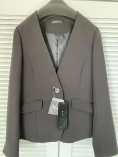 a.v.v Vデザインノーカラージャケット　スーツ　ブラック