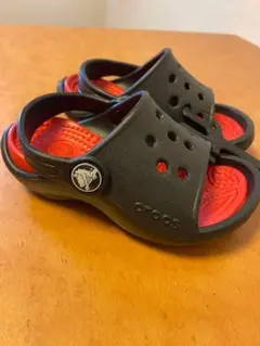 未使用 クロックス サンダル 14cm ブラック レッド Crocs キッズ用のサムネイル