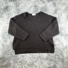 《LAKOLE》ラコレ　ニット　セーター　トップス　Ｖネック　スリット