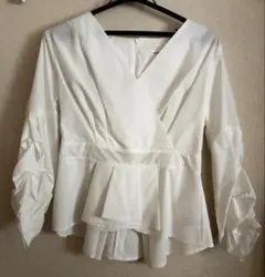 ホワイト ラップスタイル ブラウス　フリル