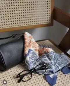 dium. ノベルティ　スカーフ