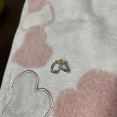 クリスタル装飾のフープピアス