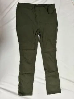 オリーブ色 スリムフィット カジュアルパンツ