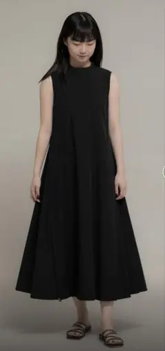 Uiscel　4WAYストレッチノースリーブテントワンピース　ブラック