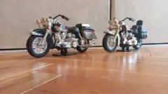 ハーレーダビッドソン 1/10スケール 2台セット（ブラック＆バーガンディ）のサムネイル