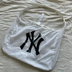 BEAMS NEW YORK YANKEES パッカブル ショルダーバッグのサムネイル