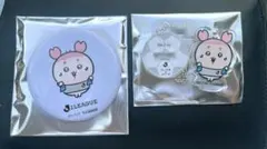 ちいかわ×Jリーグ カニ 古本屋 トレーディング アクリルスタンド & 缶バッジ