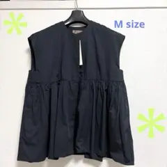 ＊タグ付き美品ネイビーフリルベスト＊